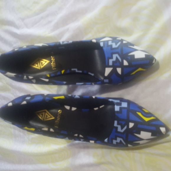 Shoes - Picture 2 of 9